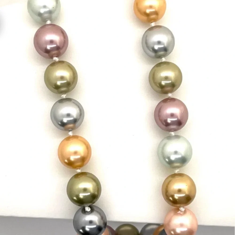 Kenneth Jay Lane 2009 Inaugural Simulated Pastel Pearl Necklace Signed Vintage